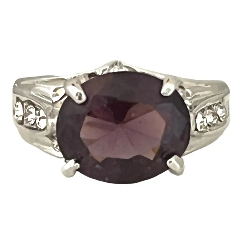 Vintage 1980s Cocktail Ring Purple Glass Rhinestone Silver Tone - 5K - Picture 2 of 7